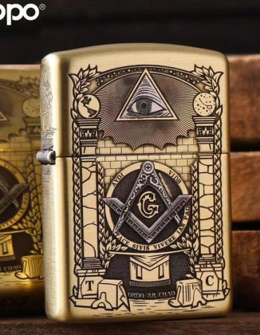 فندک بنزینی Custom Zippo (طرح هرم تک چشم)